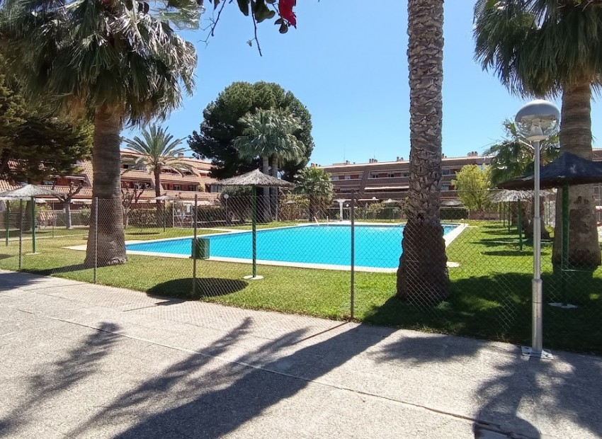 Resale - Bungalow -
San Juan - Pueblo