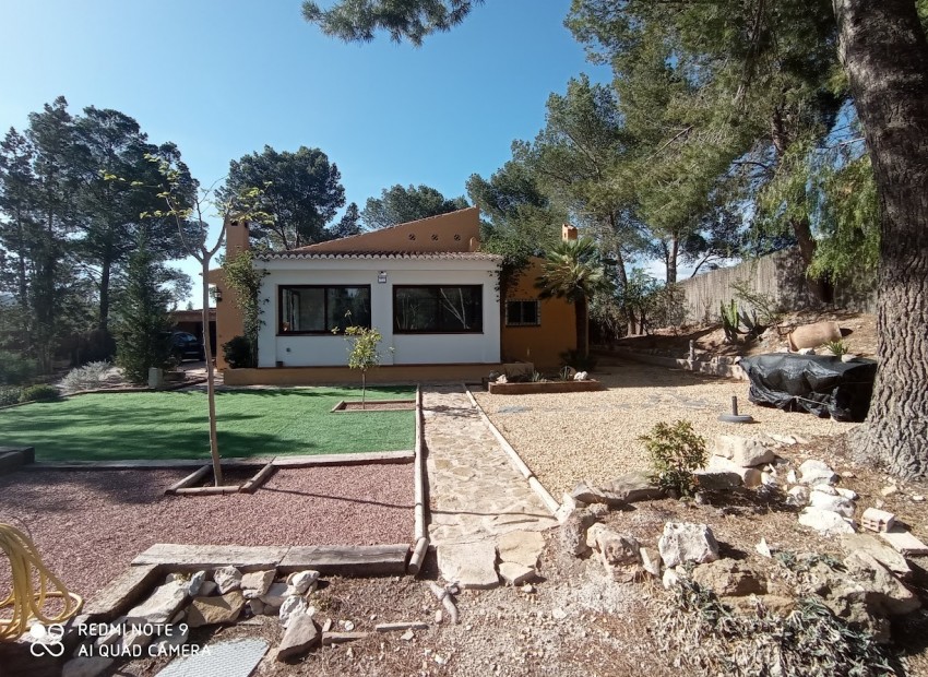 Resale - Villa -
Alicante - Surroundings